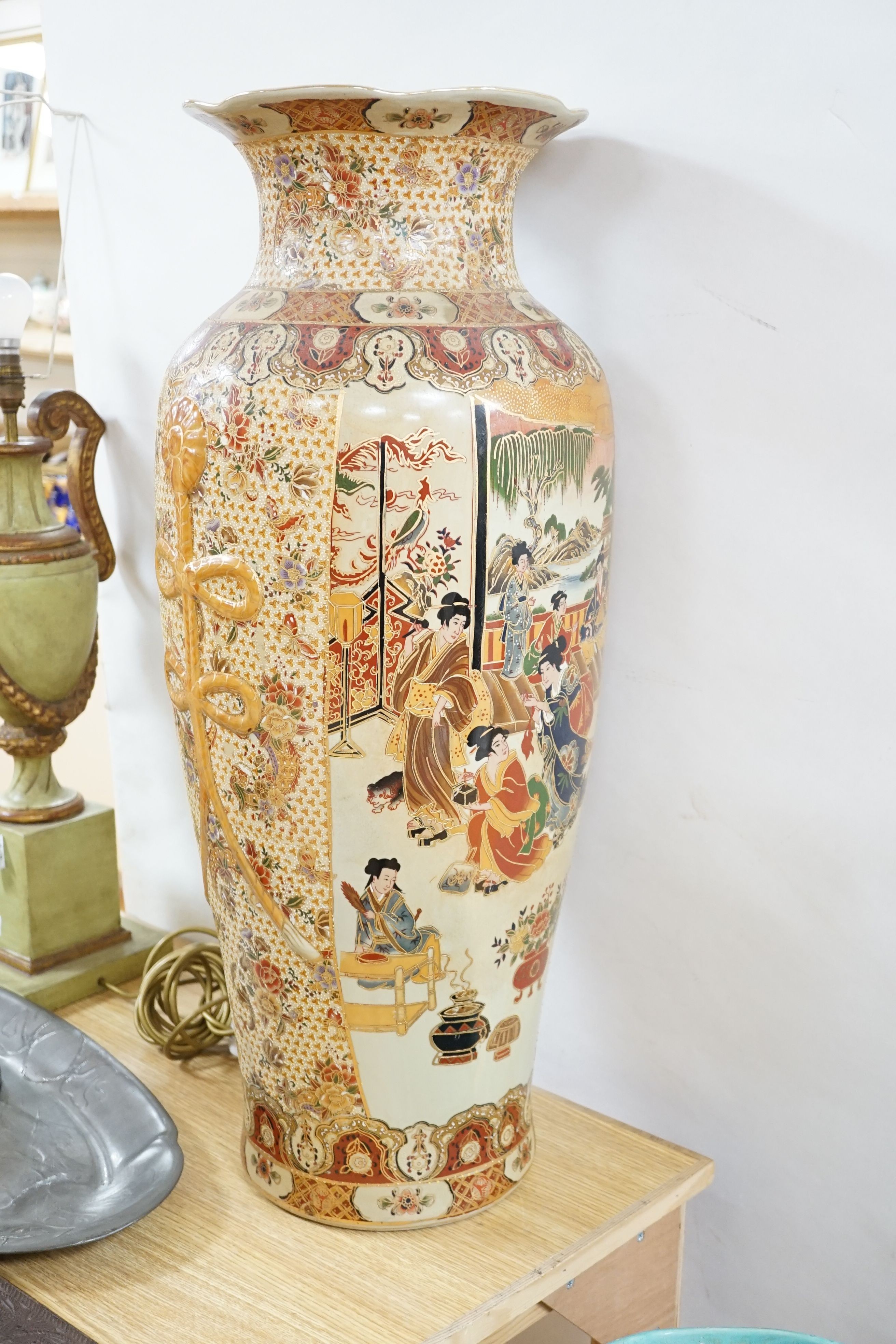 A large Japanese ceramic vase 82cm